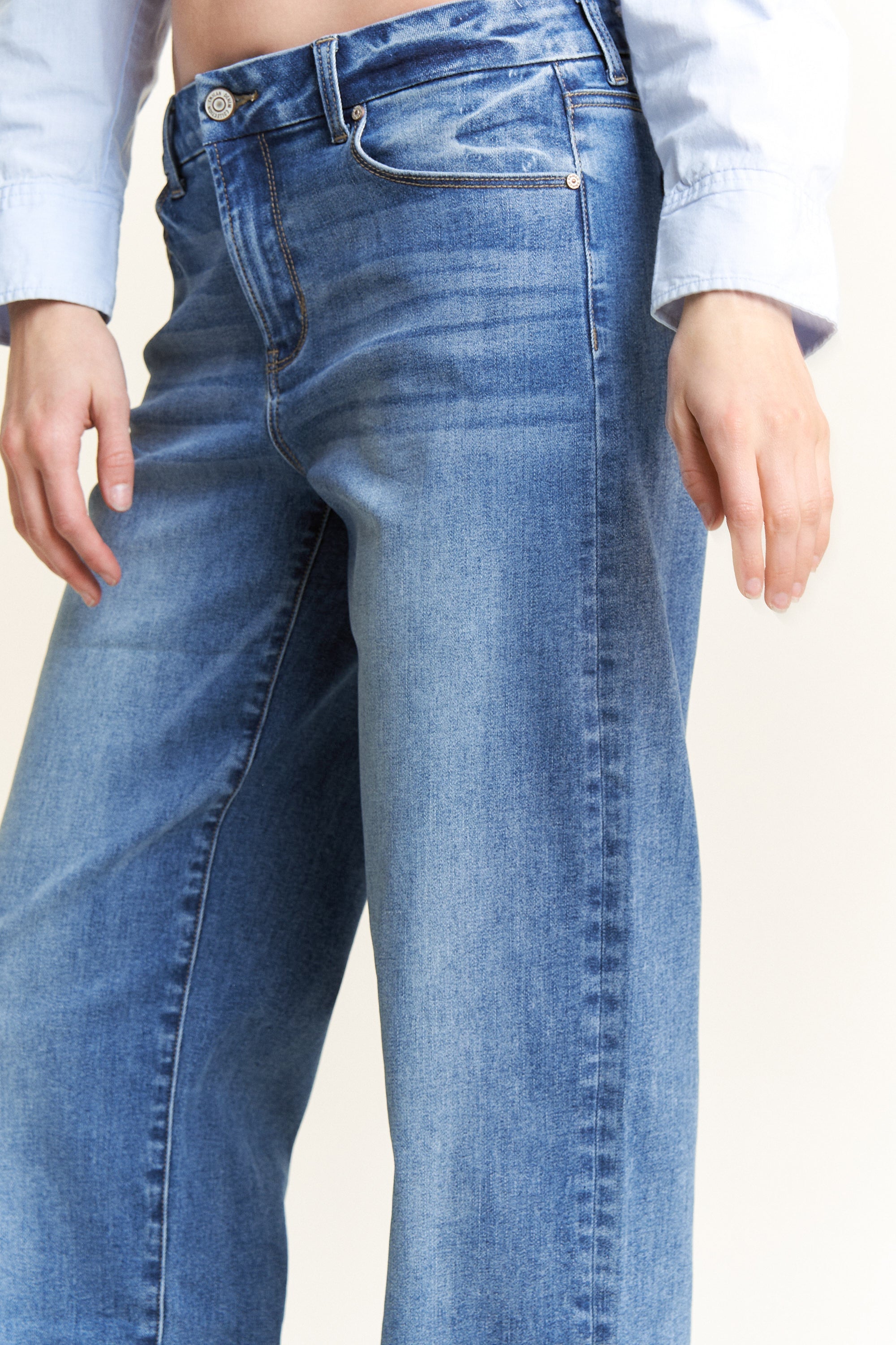 Mid Waist Loose Straight Jeans