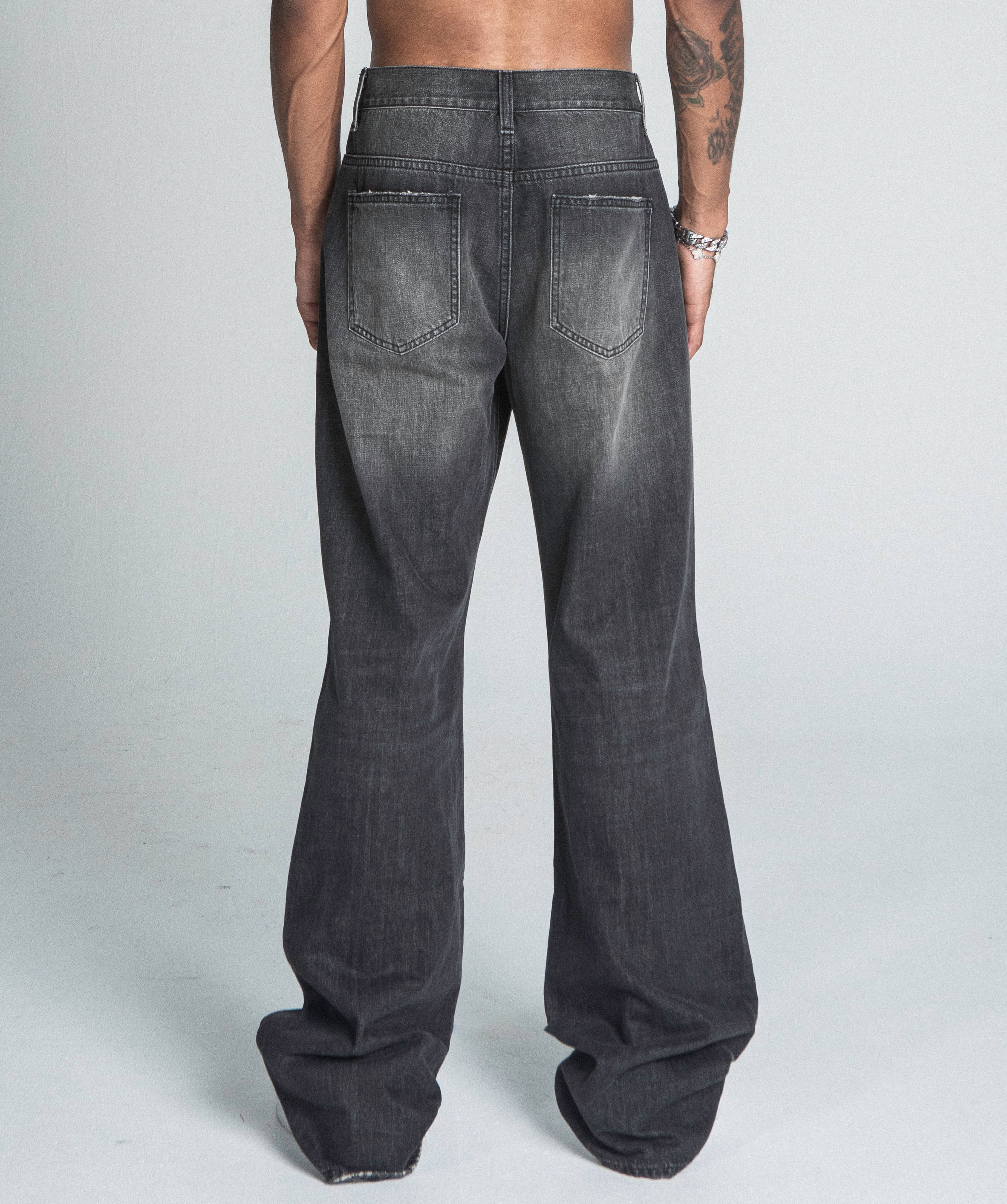 AJ09B-2 BLACK DISTRESSED BAGGY JEANS