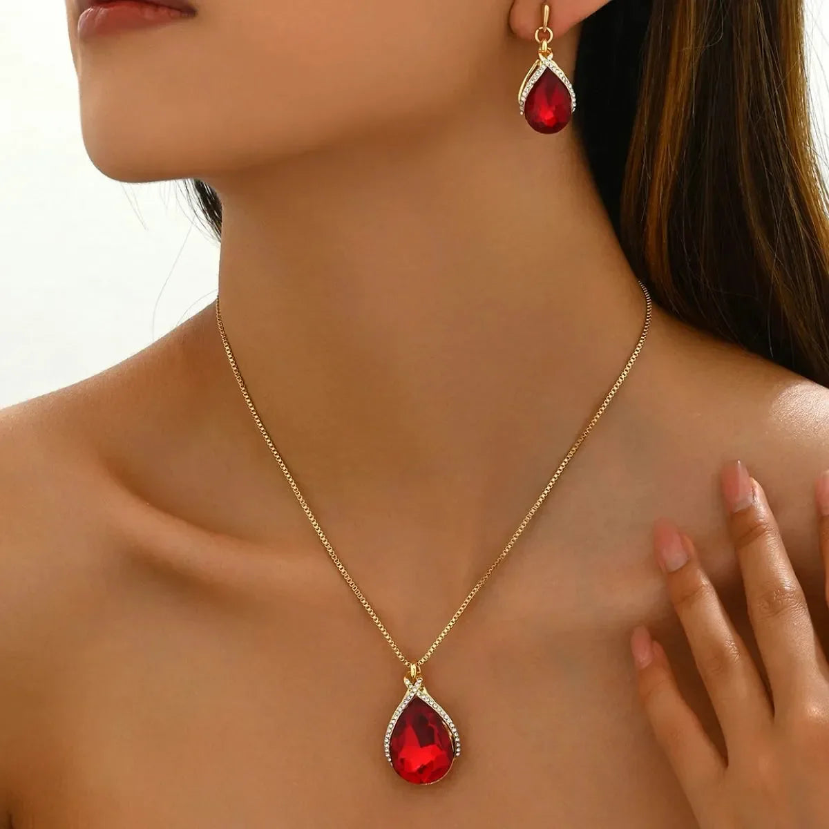 18K Gold-Plated Rhinestone Teardrop Necklace and Earrings Jewelry Set