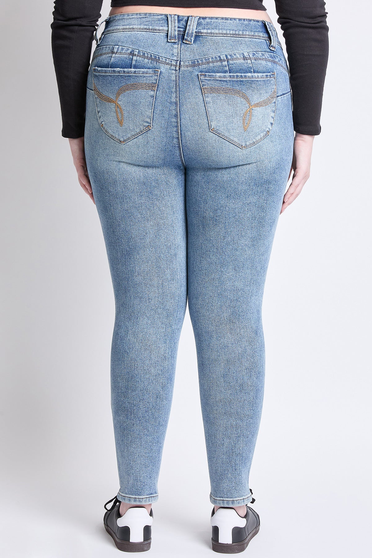 Women's Plus WannaBettaButt Mid Rise Embroidered Skinny Jean