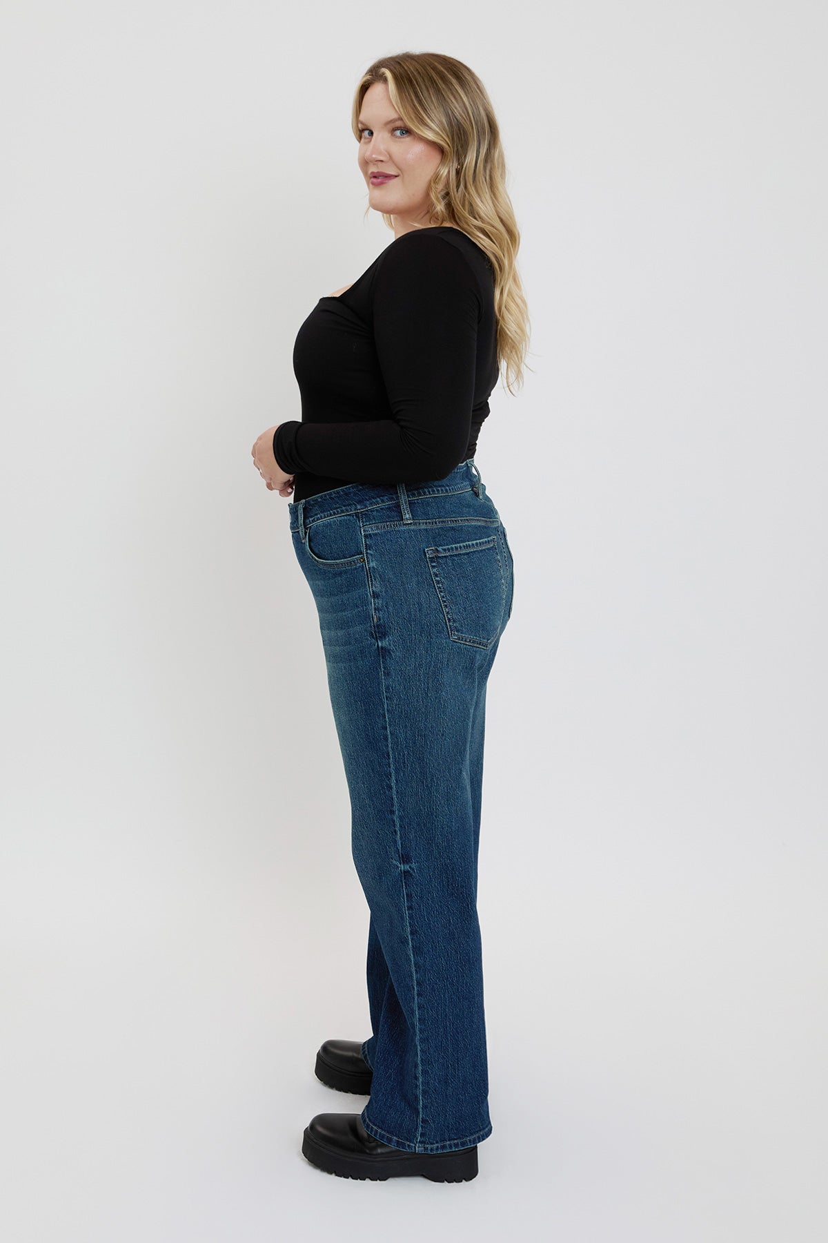 Women's Plus Luxe Wide Leg Jeans