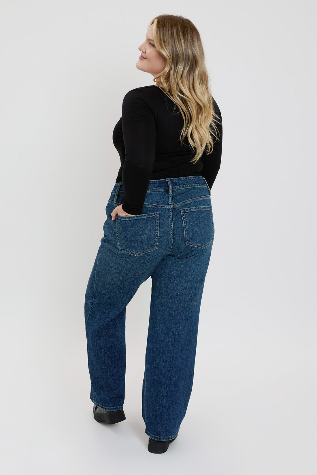 Women's Plus Luxe Wide Leg Jeans