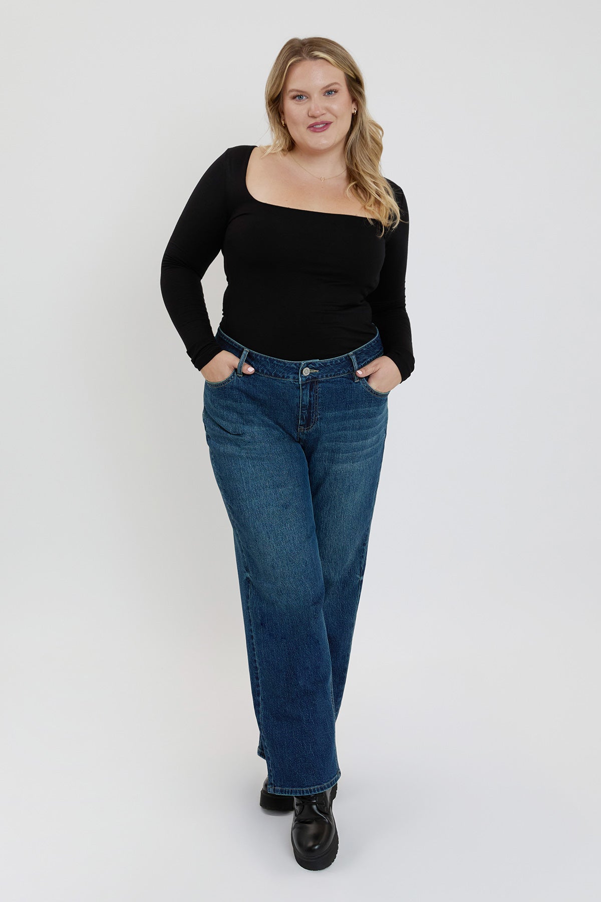 Women's Plus Luxe Wide Leg Jeans