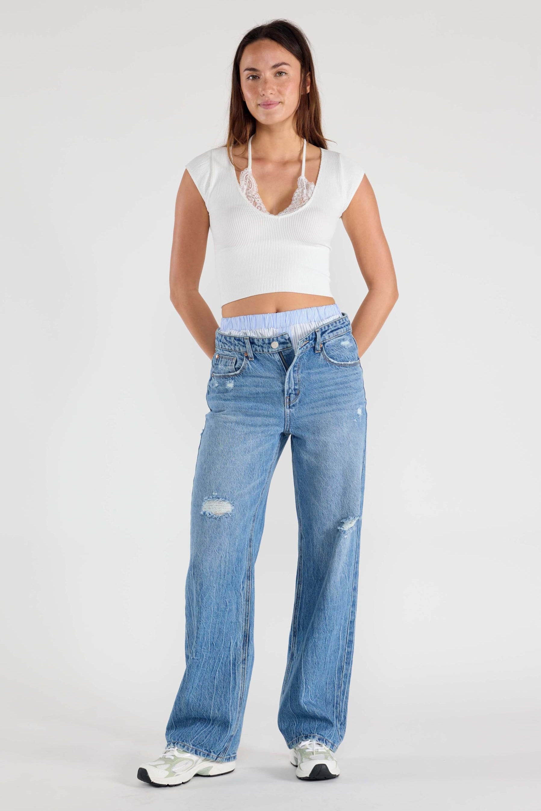 Low Waist Relaxed Straight Jeans with Tie Wash