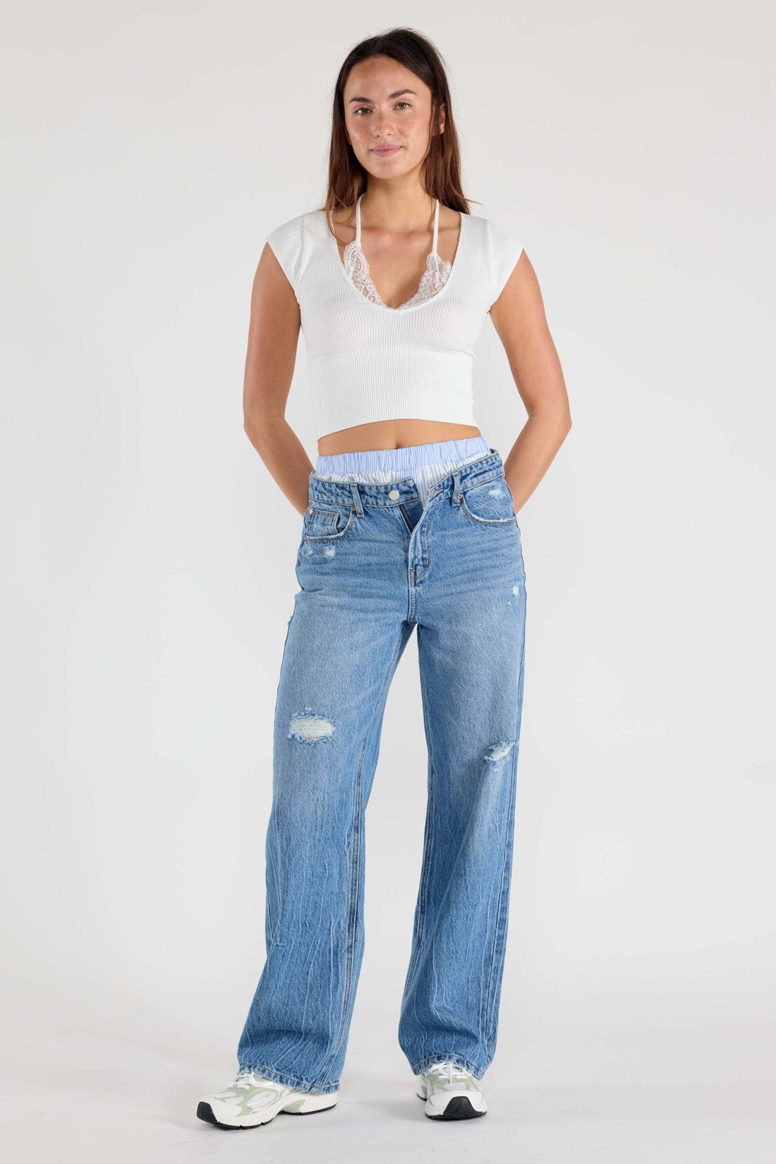 Low Waist Relaxed Straight Jeans with Tie Wash