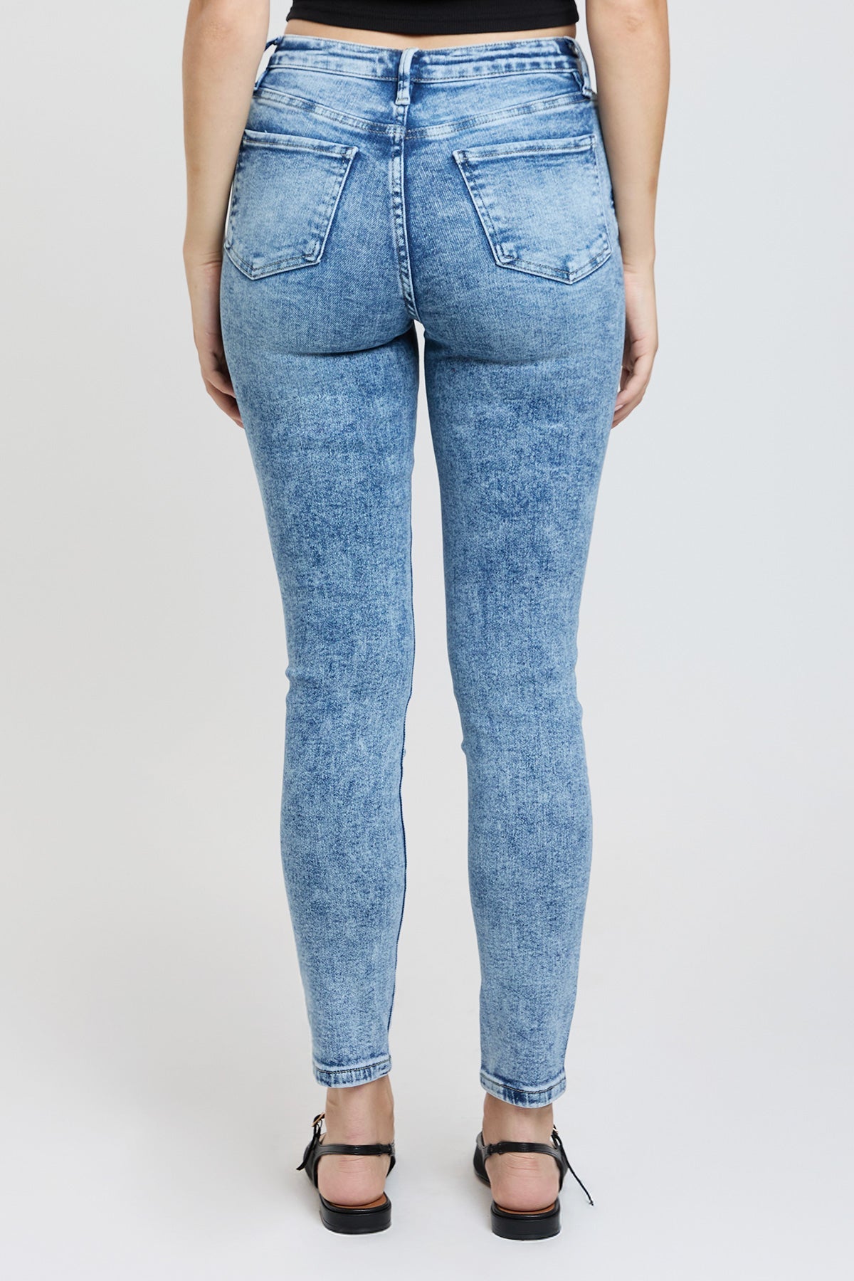 Women's Essential Skinny Jeans