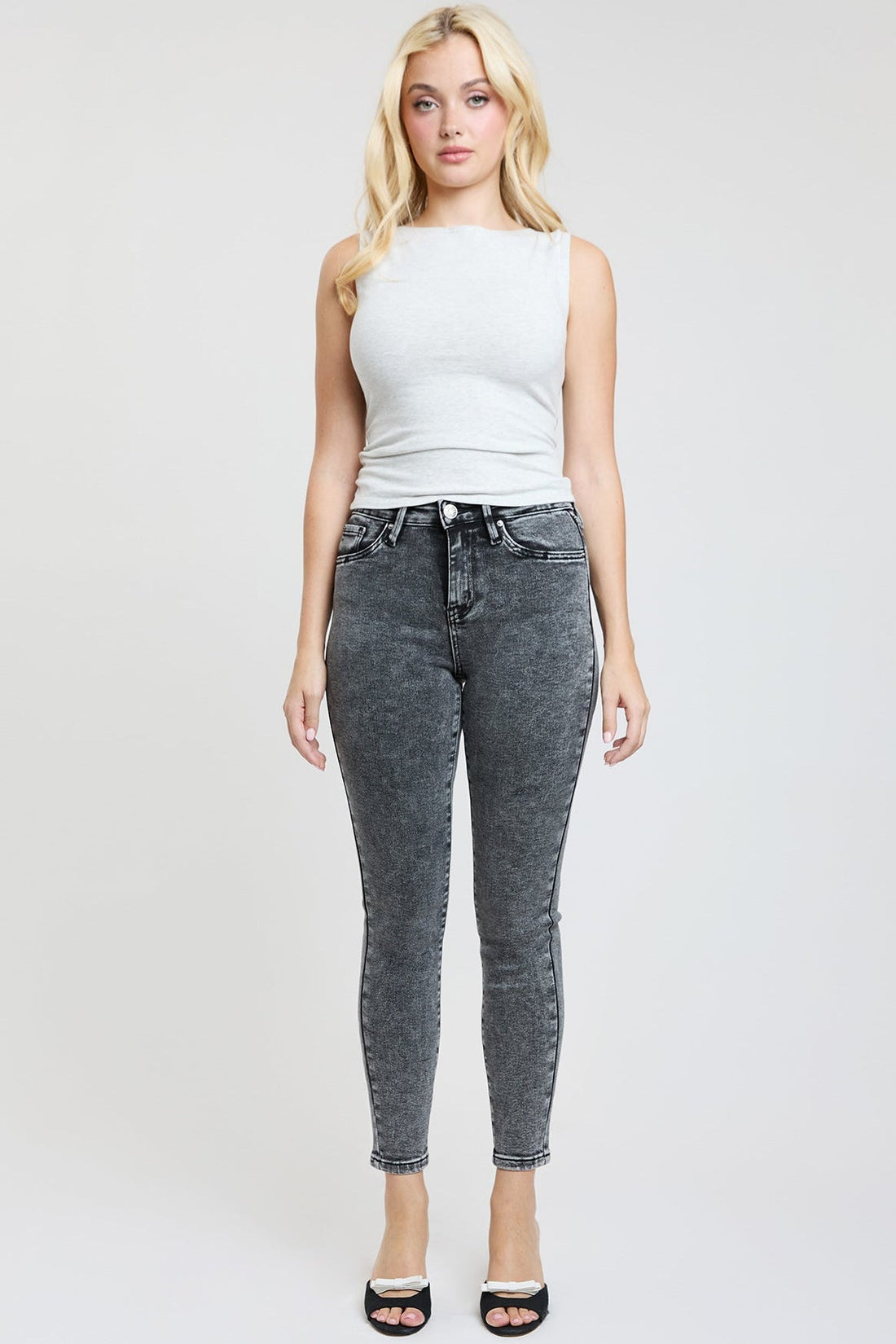 Women's Essential Skinny Jeans