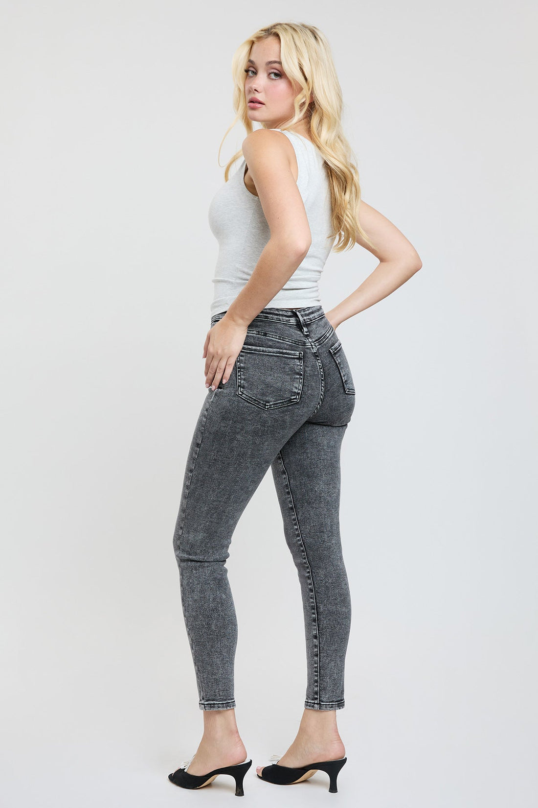 Women's Essential Skinny Jeans