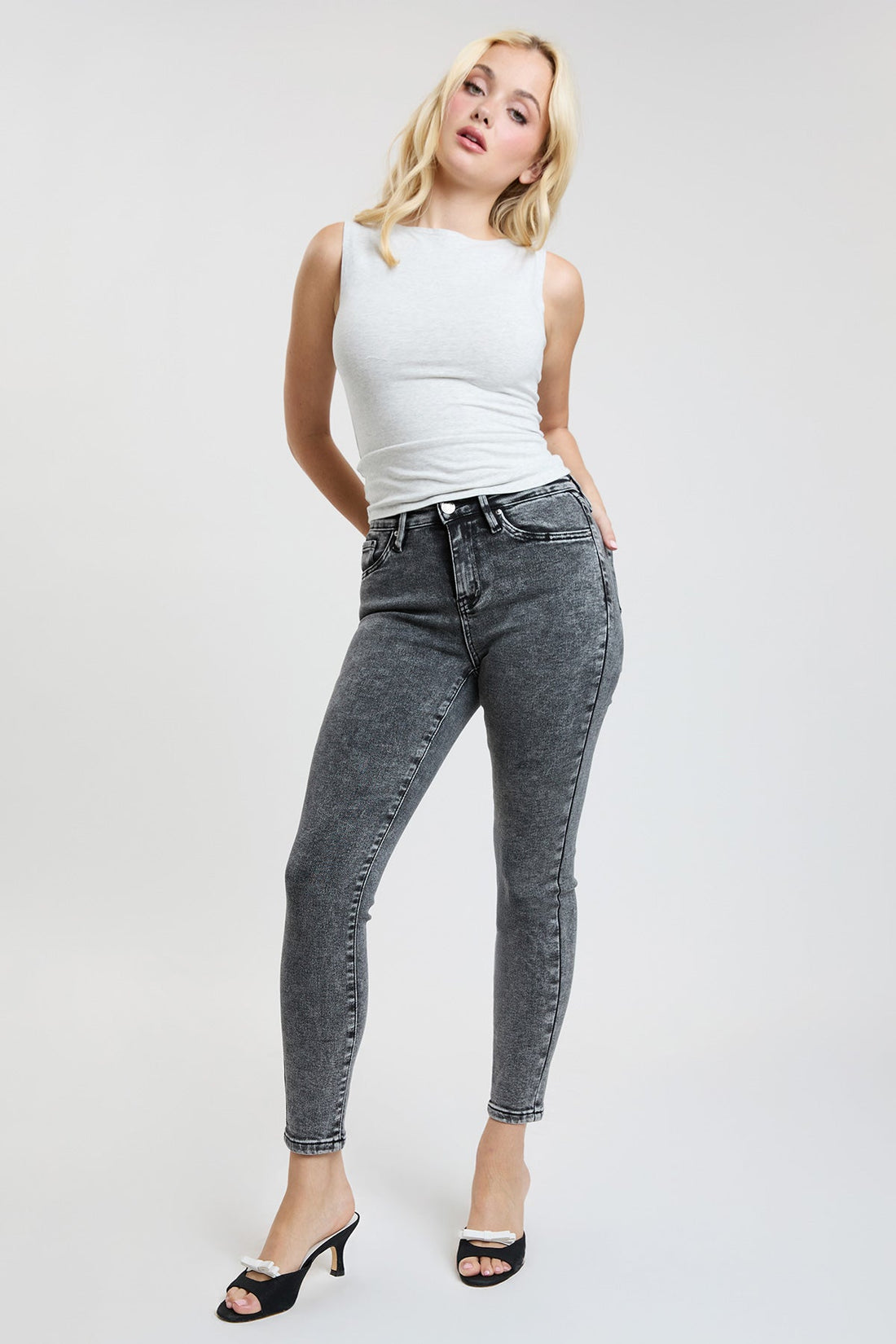 Women's Essential Skinny Jeans