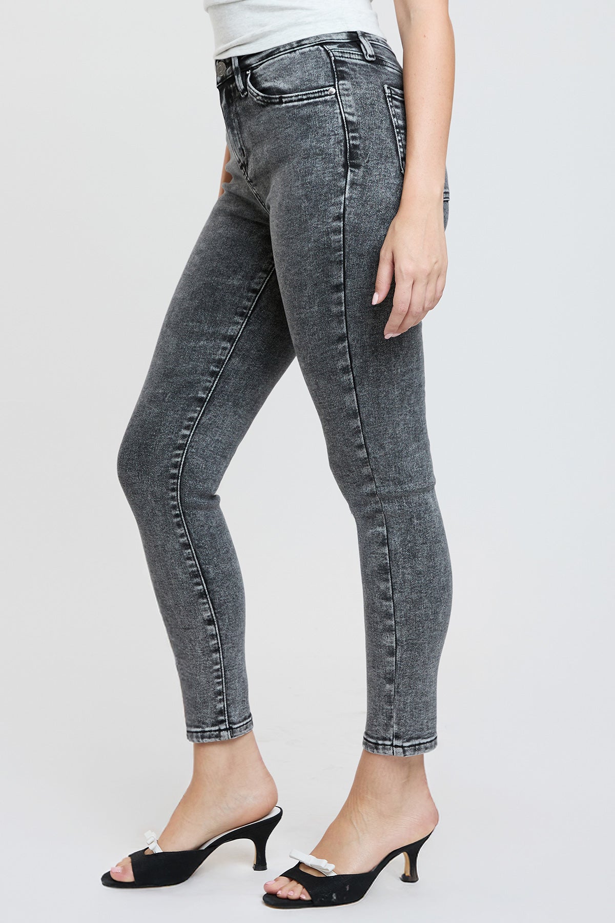 Women's Essential Skinny Jeans
