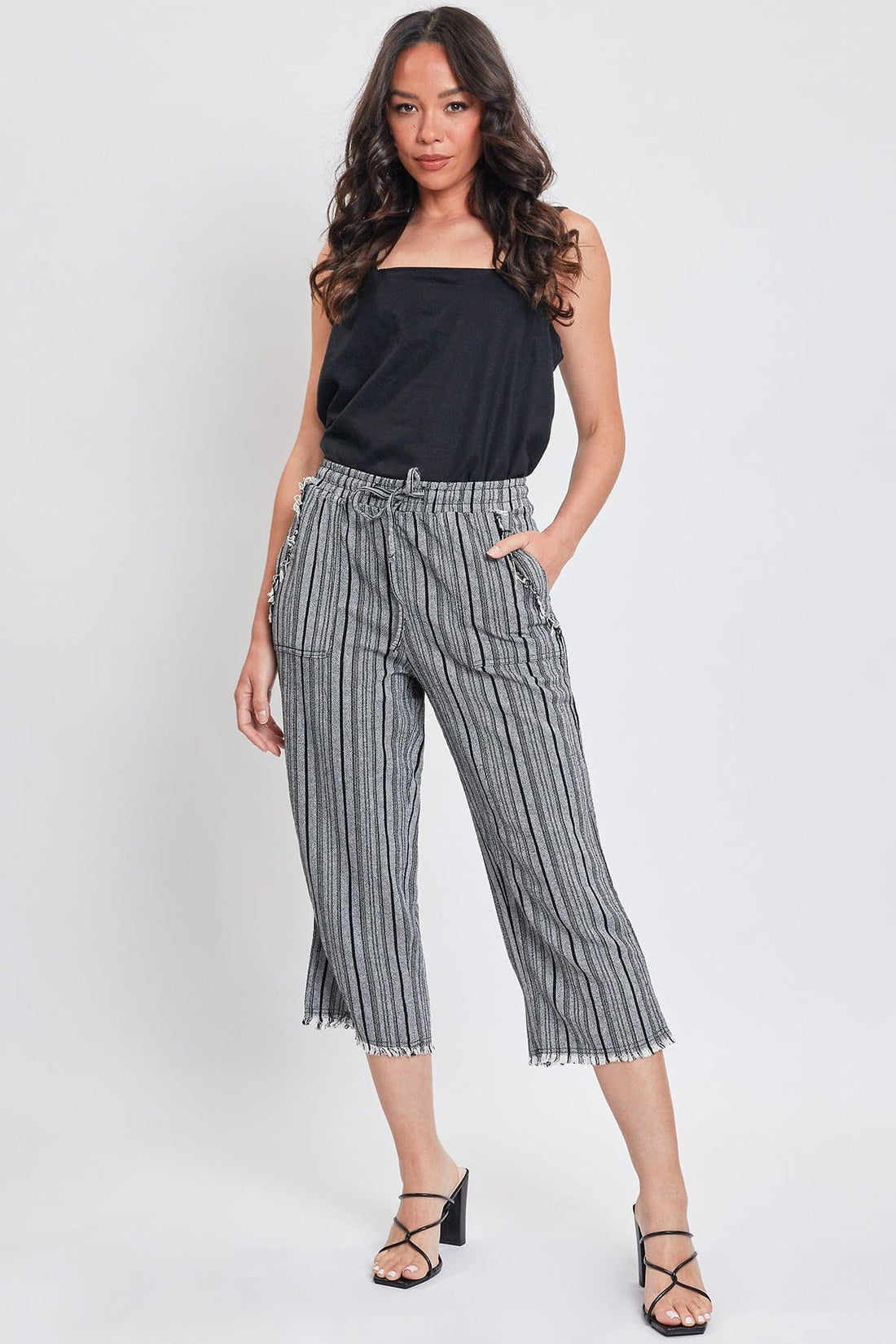 Women's High Rise Linen Capri Pant With Fray Detail