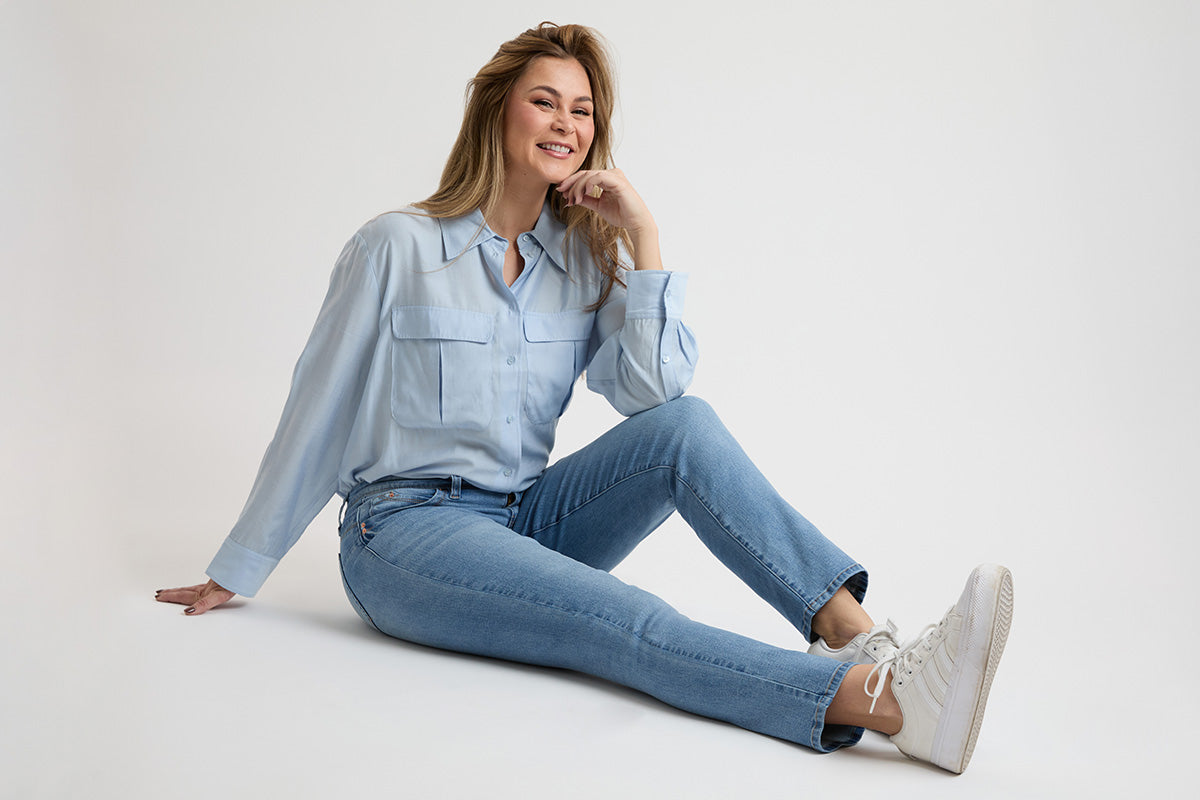 Women's High Rise Curve Confidence  Straight Jeans