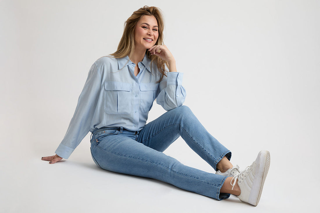 Women's High Rise Curve Confidence  Straight Jeans