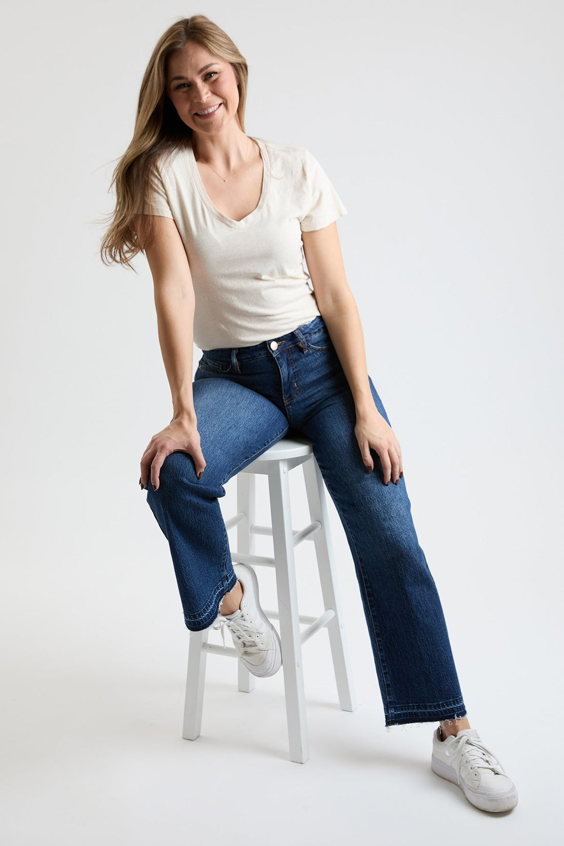 Women's Luxe Wide Leg Jeans with Raw Hem