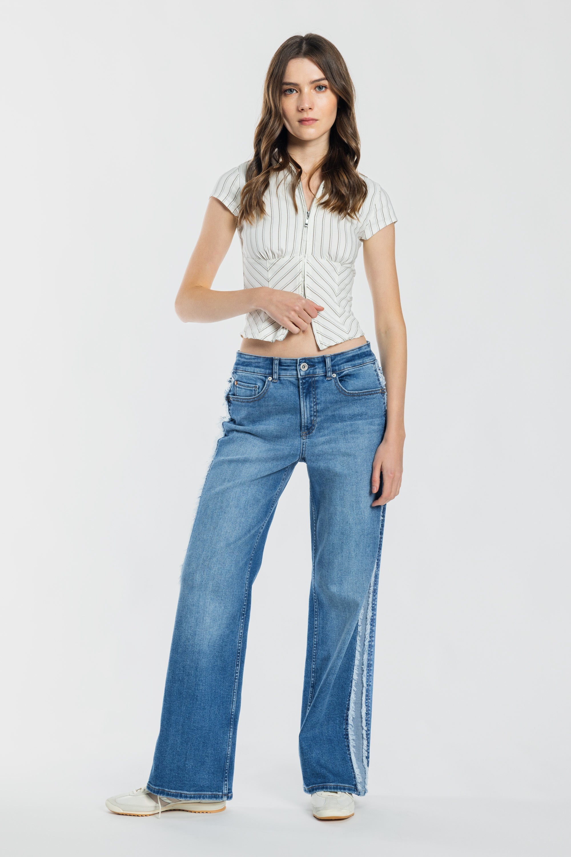 Mid Waist Relaxed Wide Leg Jeans with Side Contrast Detail