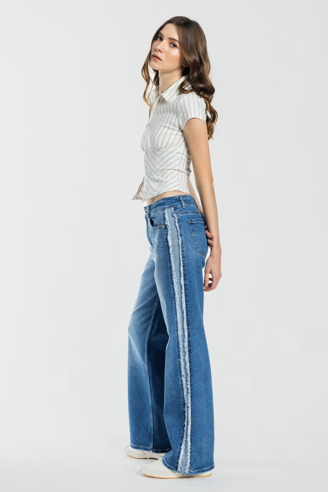 Mid Waist Relaxed Wide Leg Jeans with Side Contrast Detail