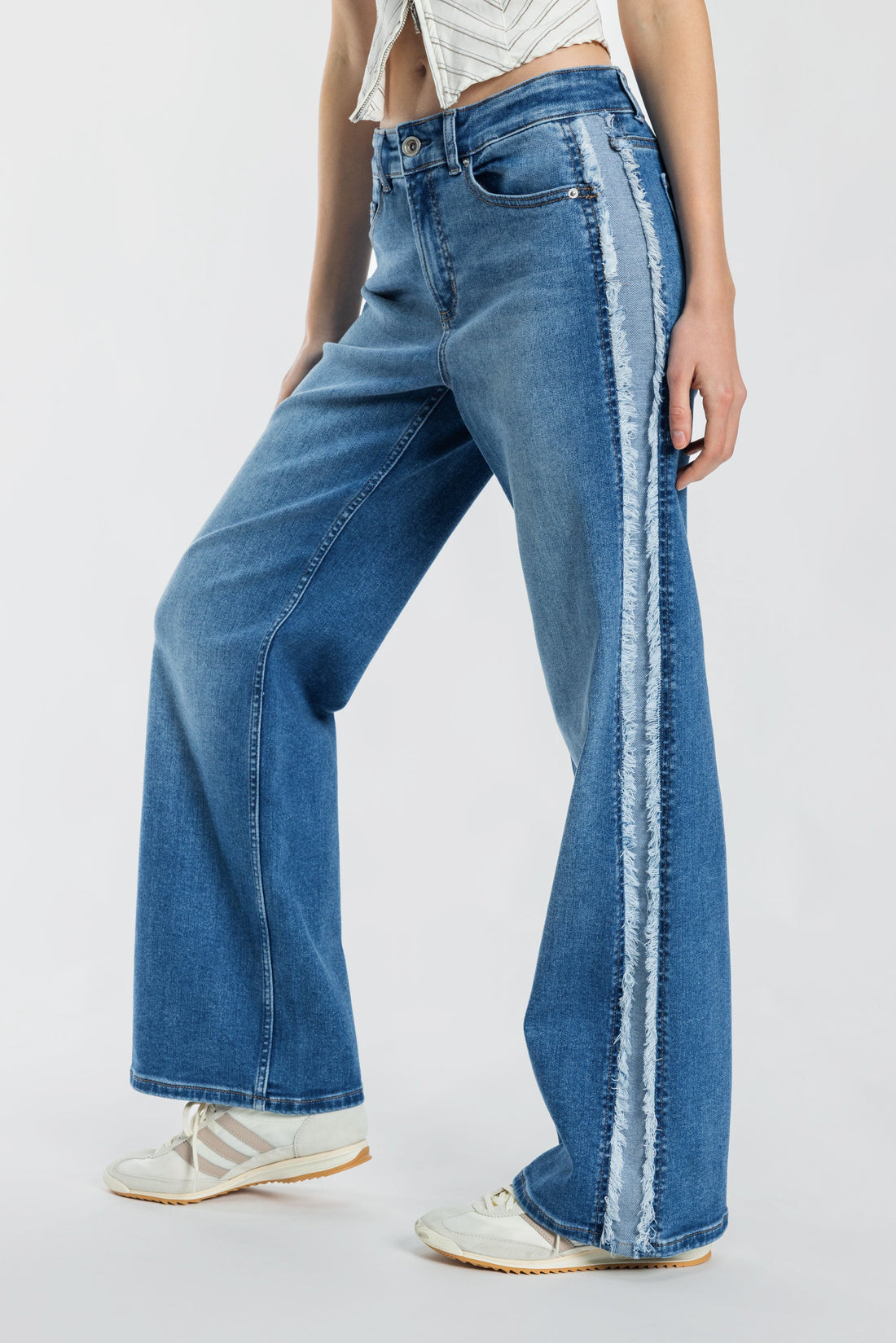 Mid Waist Relaxed Wide Leg Jeans with Side Contrast Detail