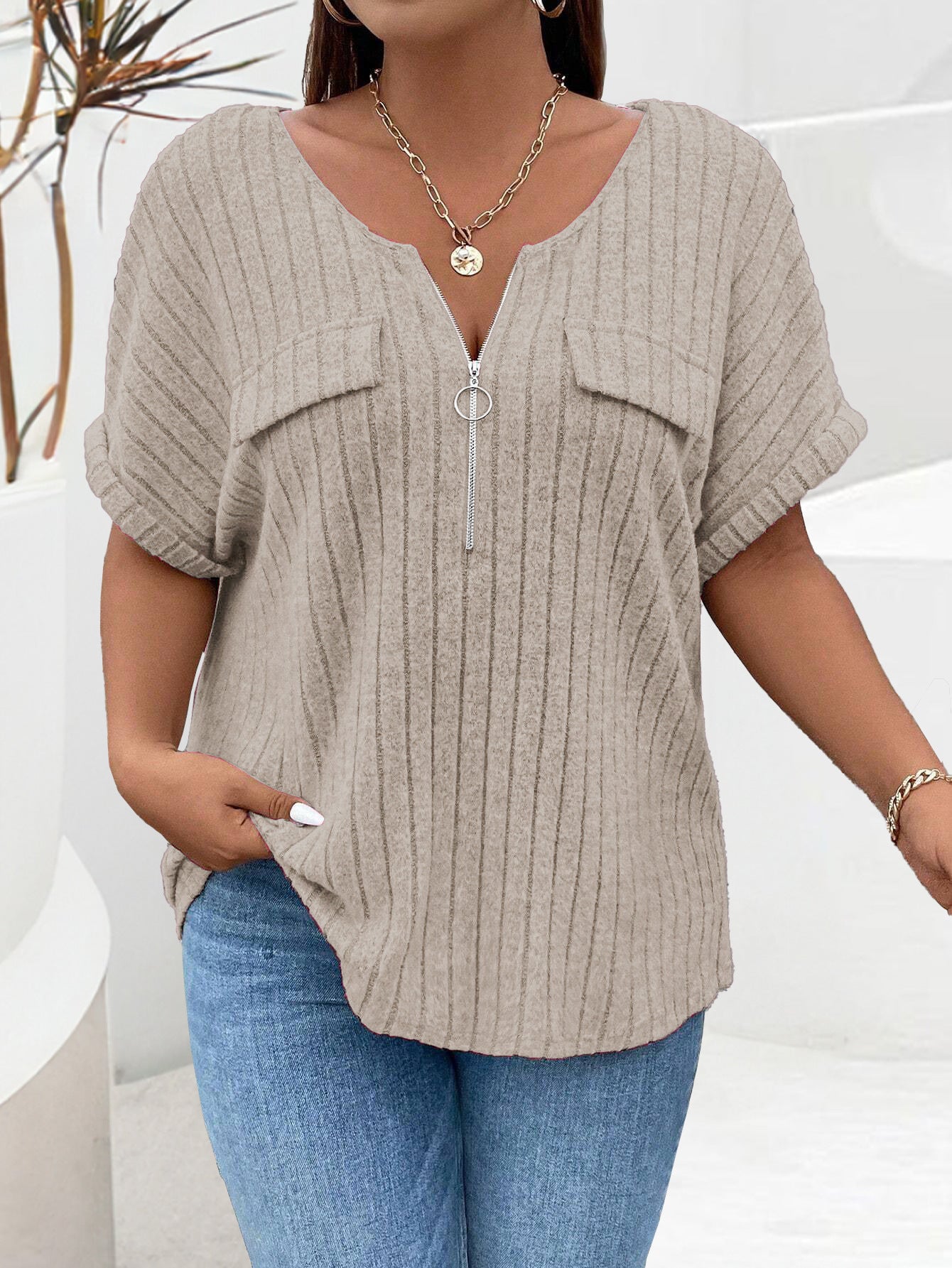 Solid-color Plus-size Top With Zipper Short Sleeves And Faux Pockets