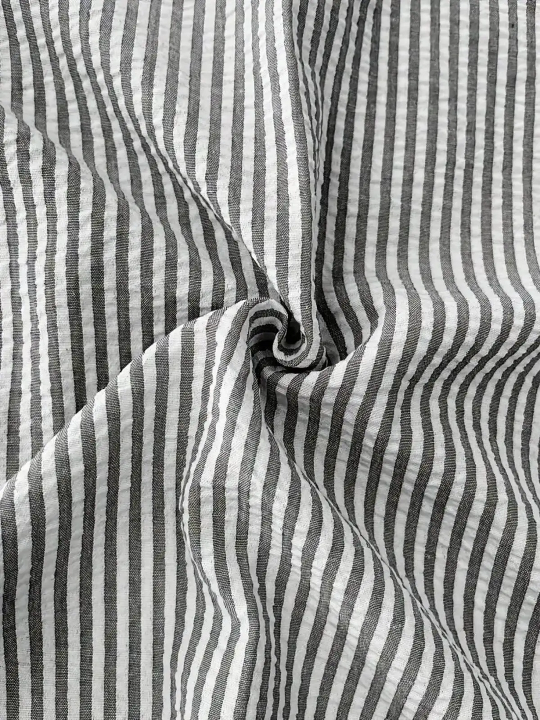 Men's Long Sleeve Striped Shirt with Loose Fit Stylish Comfortable Casual Wear for All Seasons Ideal for Outdoor Activities